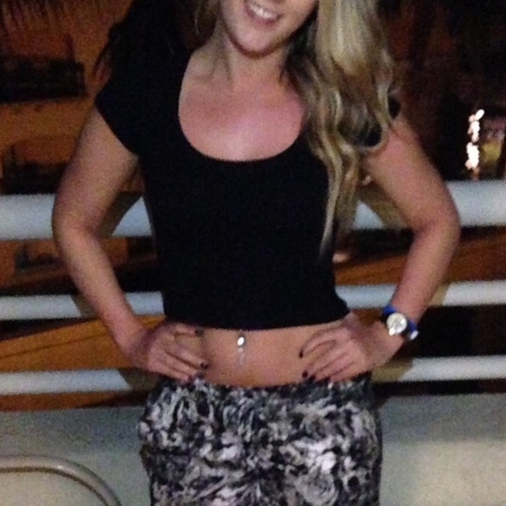 Bebe Cropped Tee